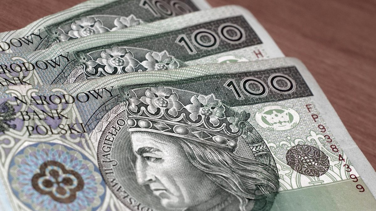 Gotówka wraca do łask. Dlaczego banki i minister finansów radzą mieć ją w domu?