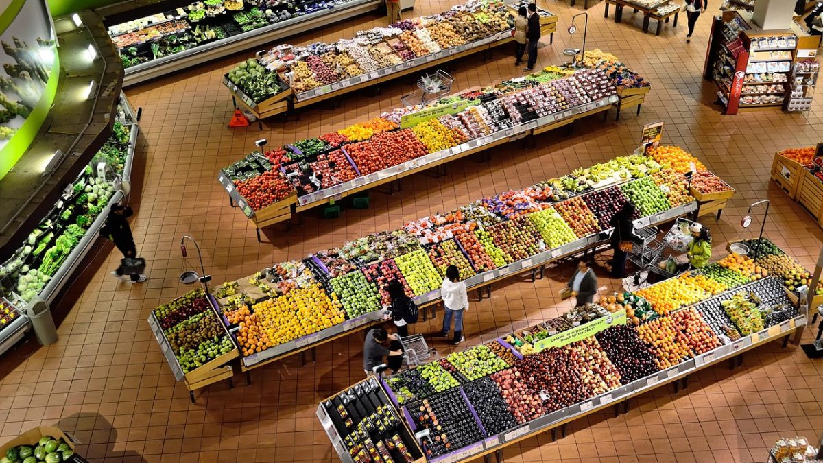 Carrefour kurczy się w Polsce. 73 sklepy zniknęły w rok, a wyniki nie napawają optymizmem
