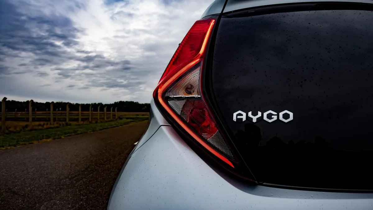 Rekordowe rejestracje i boom na elektryki. Czy to już nowa era polskiej motoryzacji?