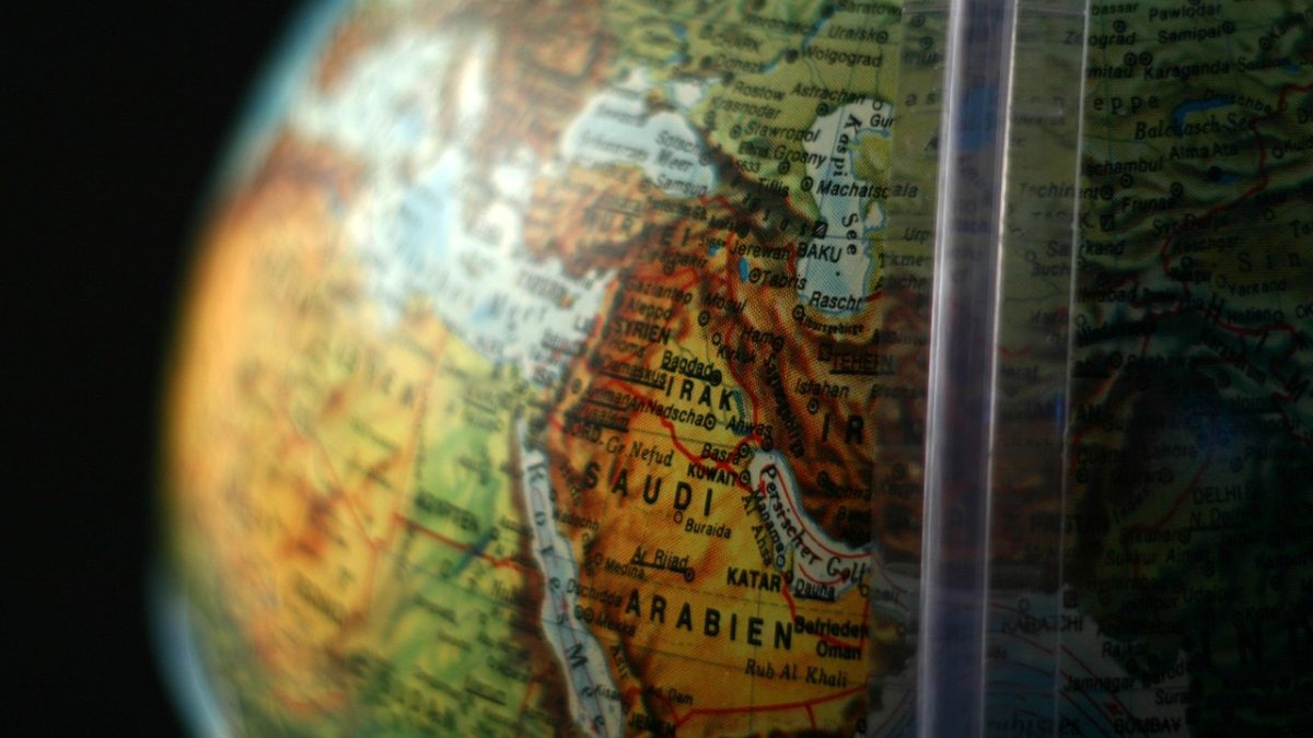 Atak na kluczową arterię ropną: Iran uderza w rurociąg East-West. I co dalej?