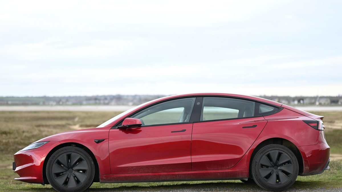 Tesla na krawędzi? JP Morgan prognozuje dalszy spadek o 60%, a Nvidia już nie zachwyca