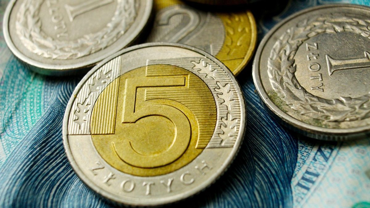 Złoty pod presją, forint w kosmos! Co dzieje się na rynku walut?