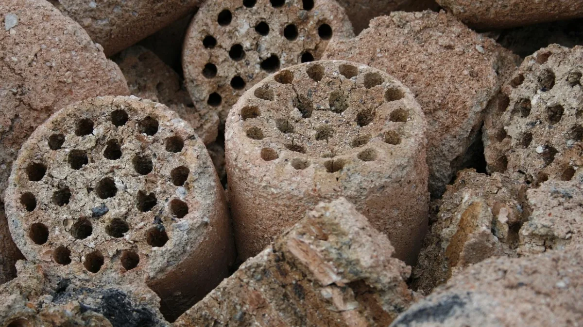 Pellet zawiódł? Oto tańsze i wydajniejsze alternatywy, które podbijają polskie domy