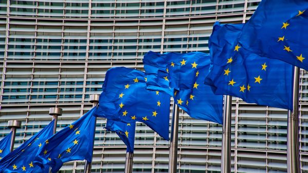 Podatek Morawieckiego w śmietniku historii? Decyzja Brukseli uratowała portfele Polaków
