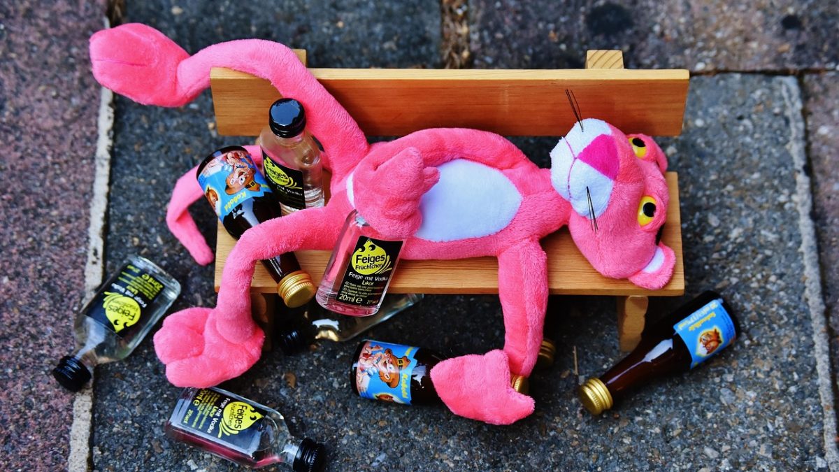 Rząd szykuje uderzenie w alkohol. Czterokrotna podwyżka opłaty za „małpki” i wyższa akcyza na zdrowie