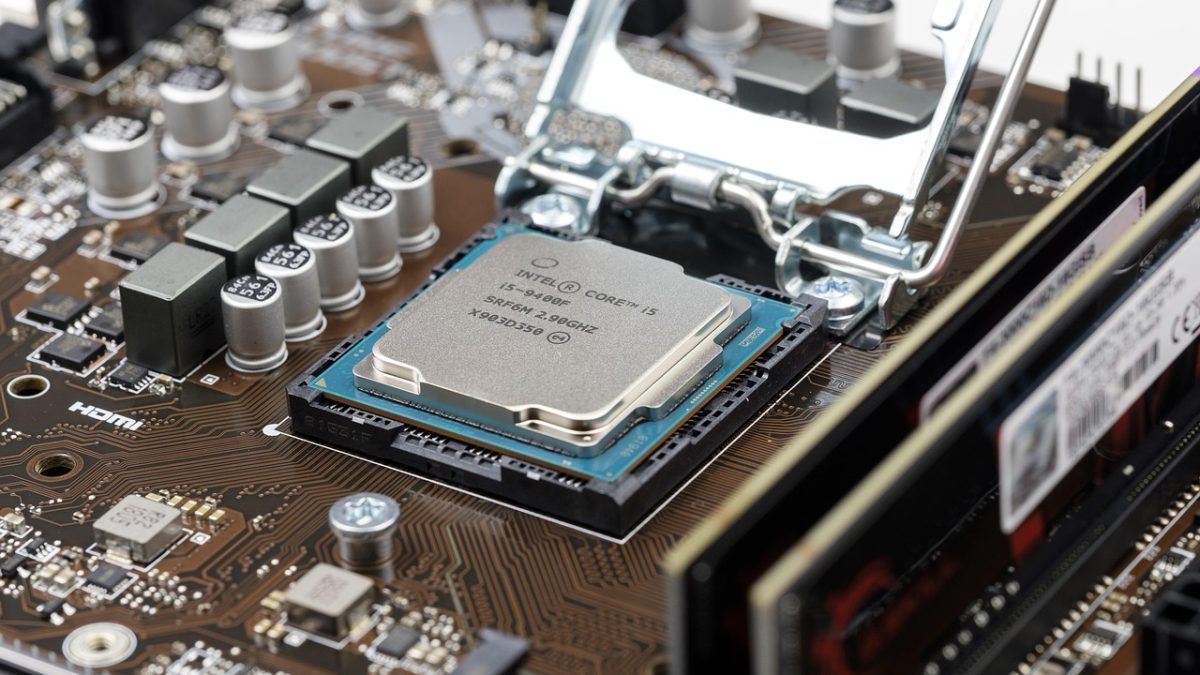 Intel wystrzelił o 220% w 2026 roku. Trump potwierdza przełomowe partnerstwo z Apple