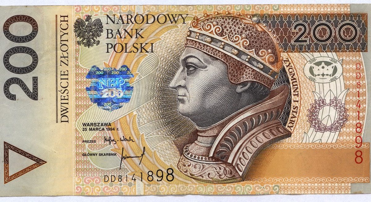 Polacy trzymają miliardy na depozytach. Eksperci: bez zmiany nawyków nie będzie emerytur