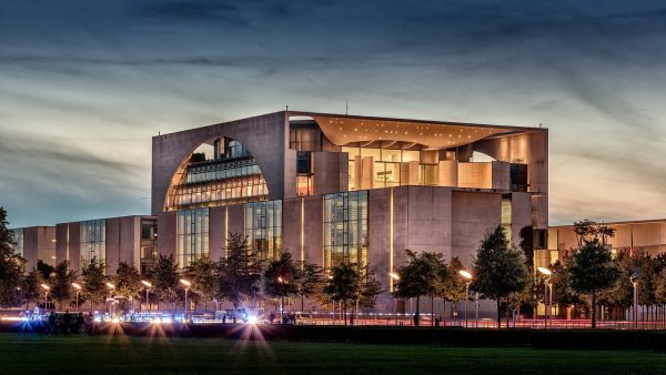 Eurocontrol zamraża miliardy PAŻP. Pfizer sięga po swoje przez opłaty lotnicze