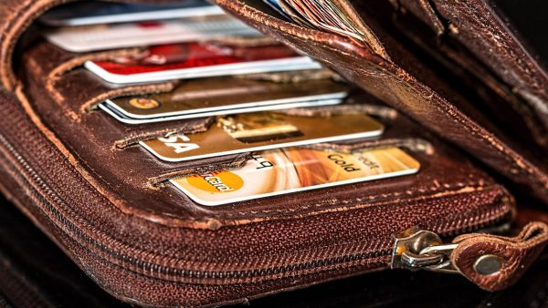 UOKiK wchodzi do BIK i trzech banków. Czy porównywanie ofert kredytów może obniżyć twój scoring?