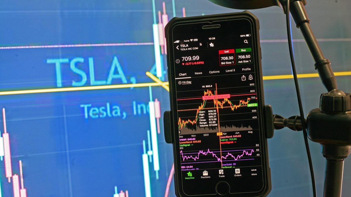 Tesla i Alphabet po wynikach: rekordy sprzedaży, ale gigantyczne wydatki na AI ciążą na przepływach