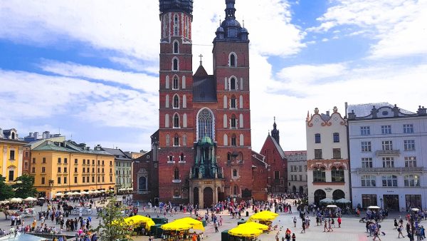 Polska się kurczy: ubyło 156,6 tys. osób. Tylko Małopolska rośnie w siłę