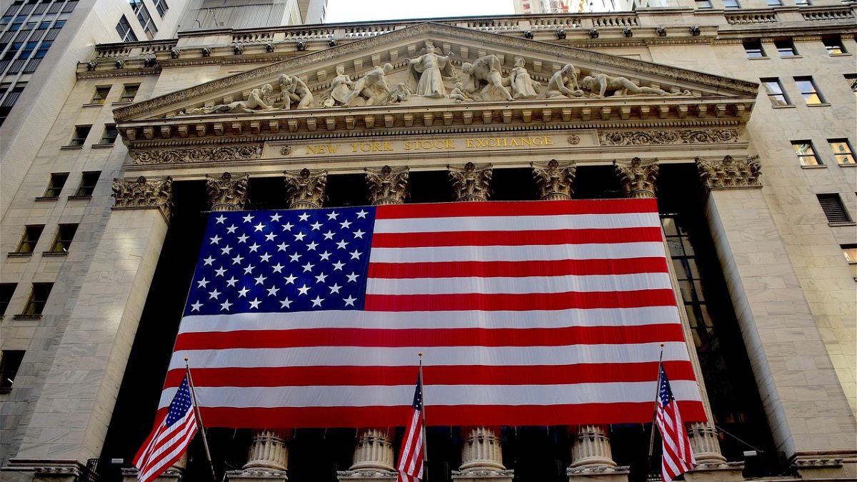 Dow i DAX na nowych szczytach. Słabsze dane z USA zmieniają grę o stopy