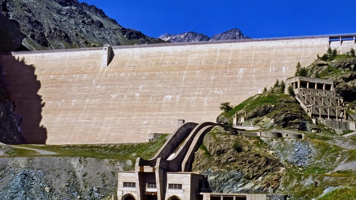 Susza hydrologiczna obejmuje już połowę Polski. Energetyka i rolnictwo na celowniku