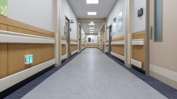 84,6 tys. zł dla lekarza – Kraków ujawnia stawki, a Polacy chcą kontroli czasu pracy