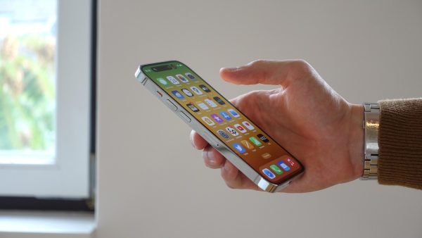 Składany iPhone, nowy CEO i ceny powyżej 5000 zł. Apple szykuje przełomową premierę