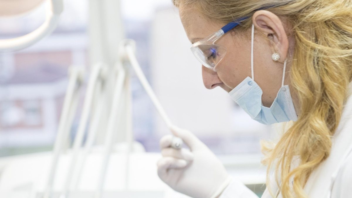 54,7 mld zł z własnej kieszeni. Polacy płacą za zdrowie jak za drugie 800+