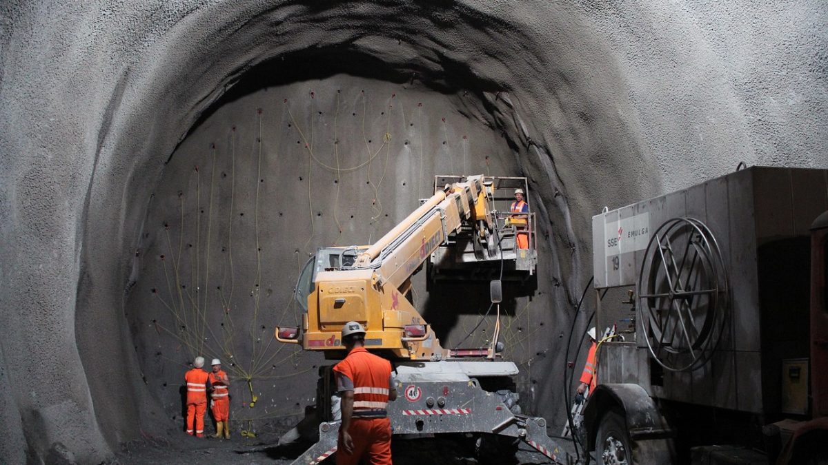 Schrony w Polsce: 18 mln zł za obiekt w małej gminie, a w planach gigantyczne podziemne szpitale