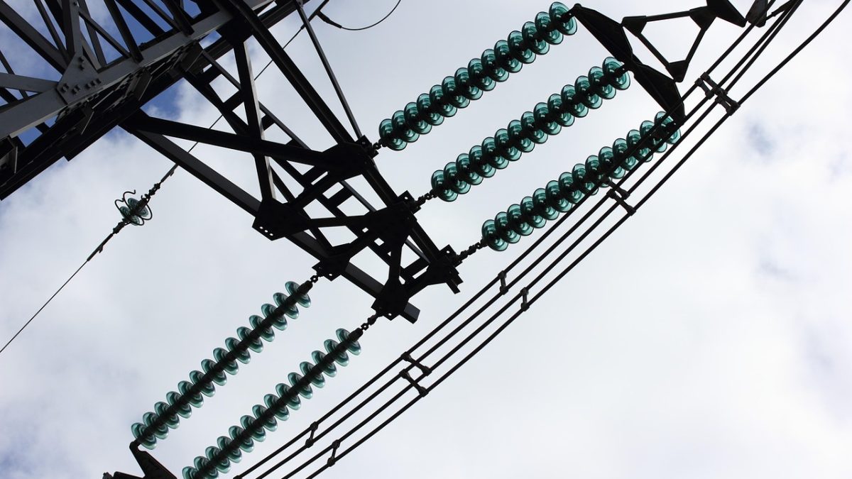 Rząd patrzy na miliardowe zyski dystrybucji. Energetyka ostrzega przed spowolnieniem inwestycji