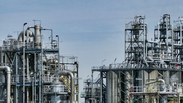 Rząd kręci podatkowe sidła na paliwowych gigantów: nowy windfall tax i wyższy CIT już jesienią