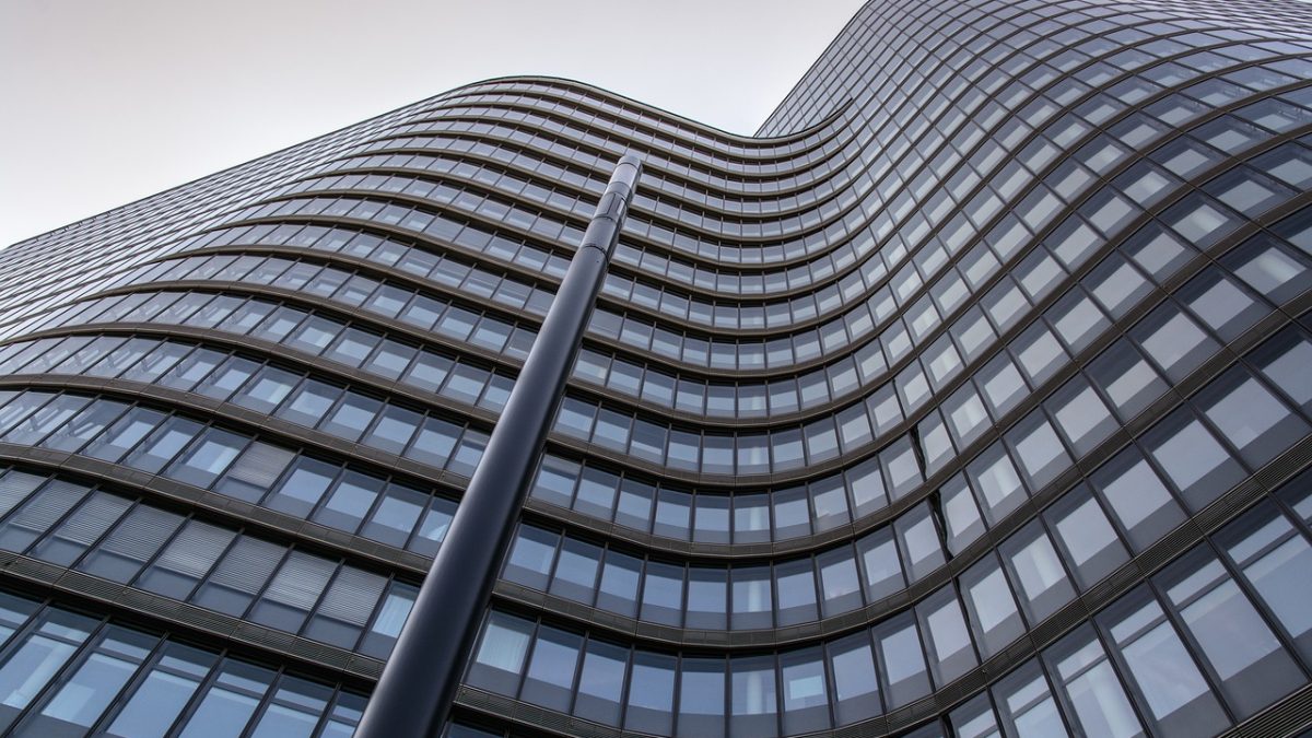 OPEC+ domyka cięcia z 2023 roku. Ceny ropy w dół, ale co z czwartym kwartałem?