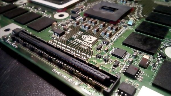 Nvidia znów pobije oczekiwania, ale jej najwięksi klienci już szykują odwrót