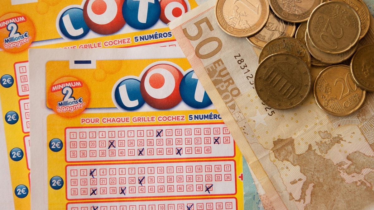 Rekordowa szóstka w Lotto. Gracz wygrał 44,8 mln zł, ale na koncie zobaczy mniej