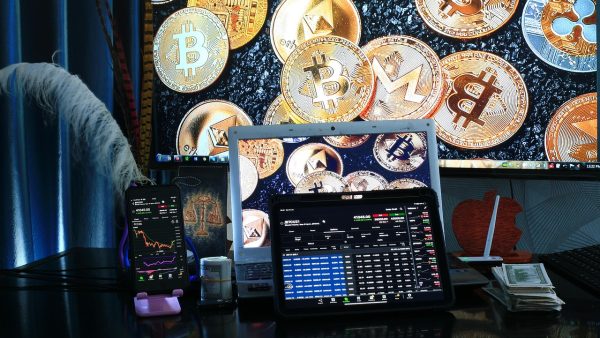 Napływ altcoinów na giełdy najwyższy od szczytu Bitcoina. Eksperci: to nie musi być altseason